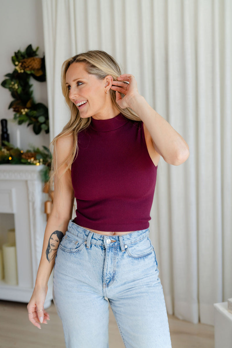 Sleeveless turtleneck top - burgundy